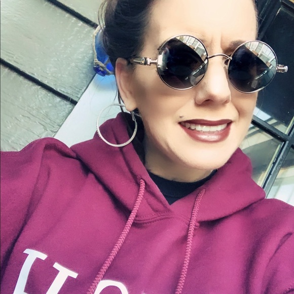 Meet your💥POSH AMBASSADOR💥, Carlee! - Picture 7 of 11